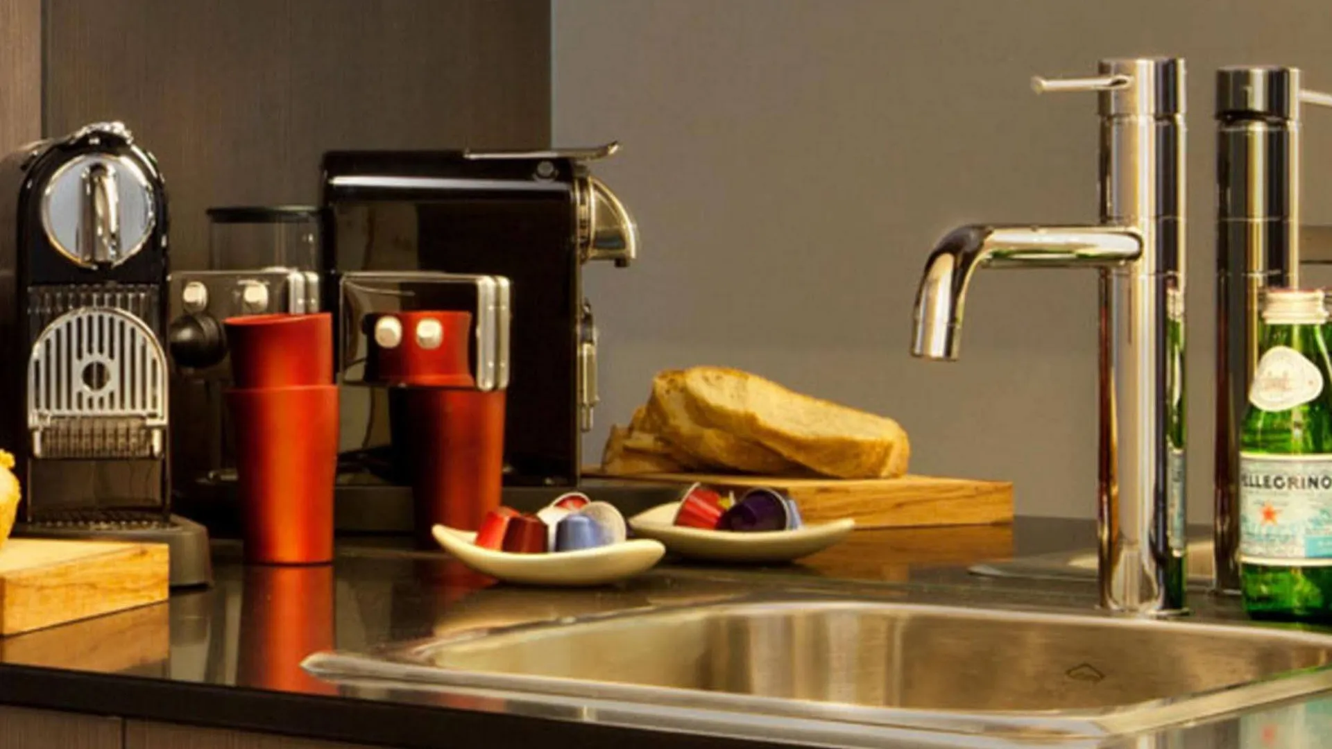 ****  East Hotel y apartamentos Camberra Australia