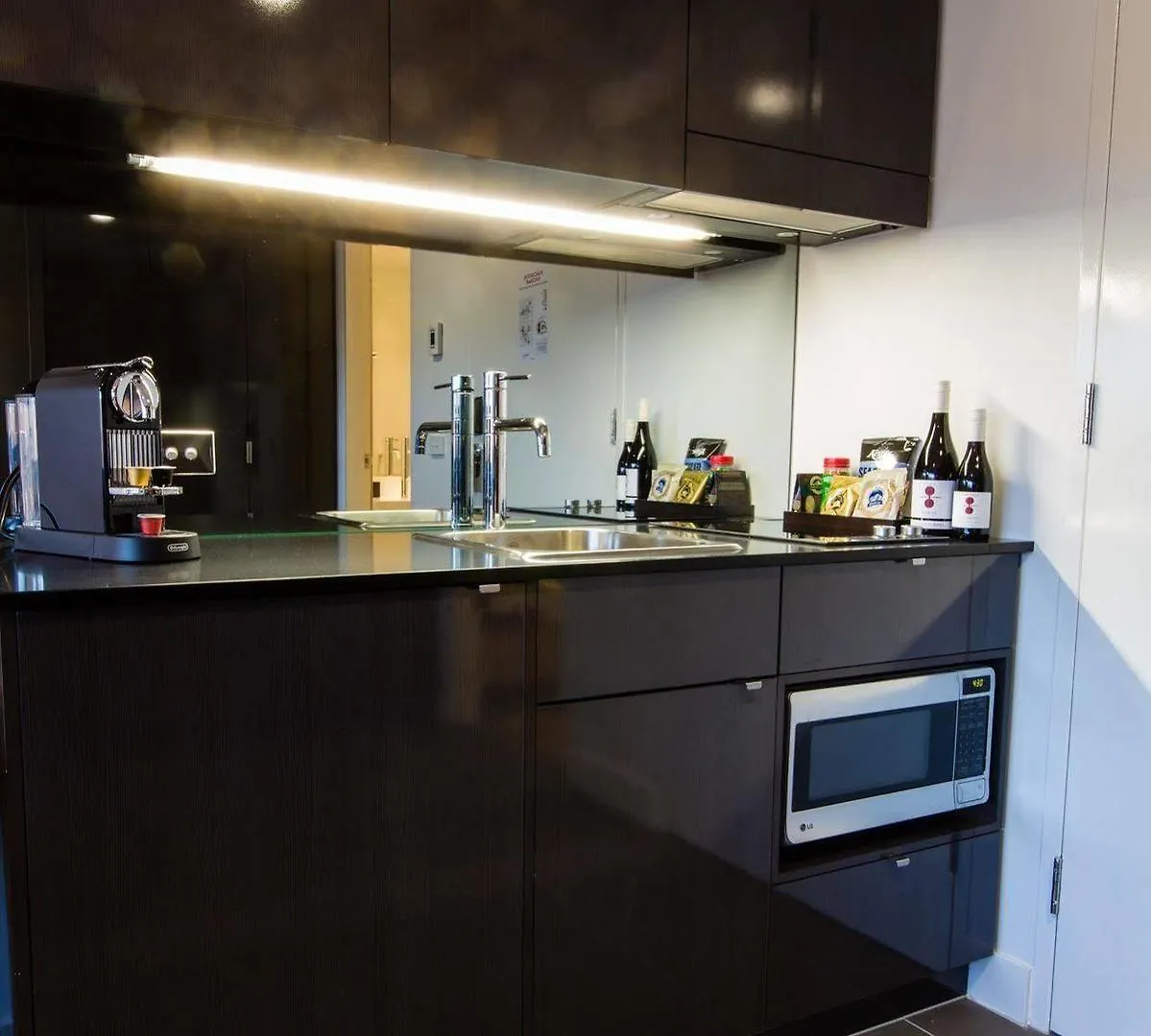 East Hotel y apartamentos Camberra 4*,  Australia